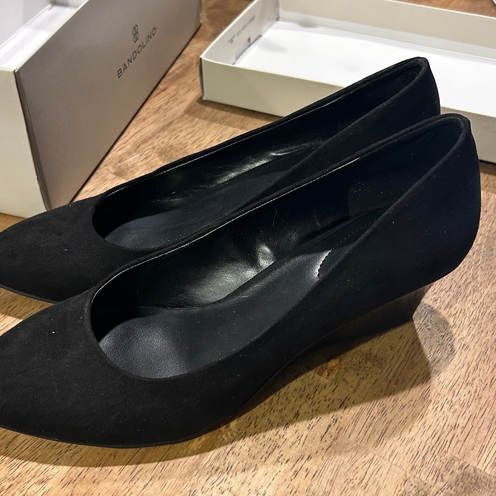 Bandolino Elegant Black Wedge Shoes - Picture 3 of 5
